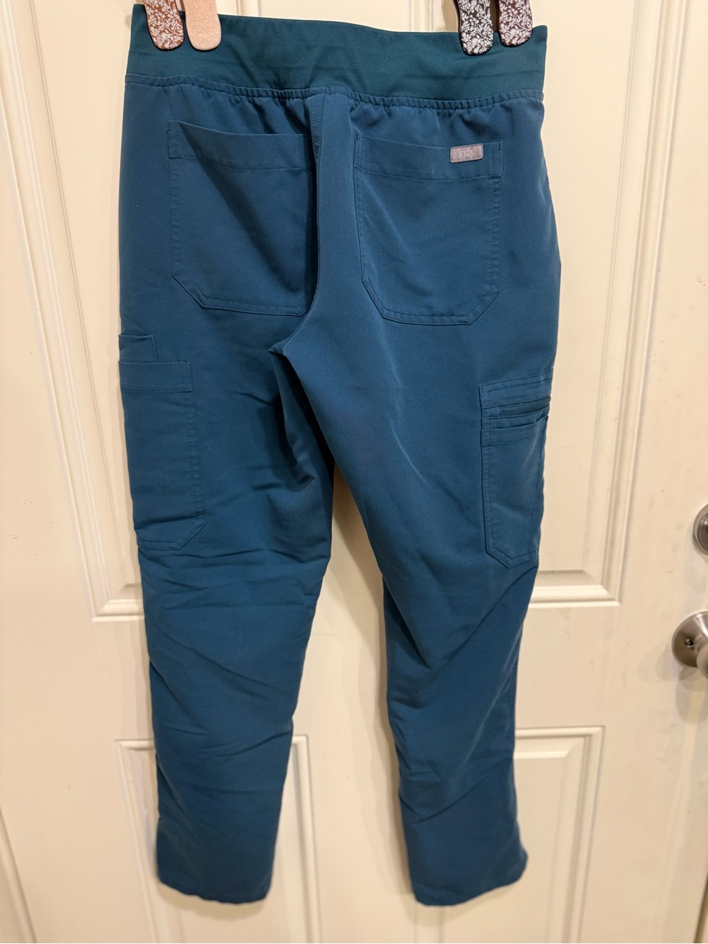 FIGS Yola Skinny Scrub Pants - Picture 3 of 9